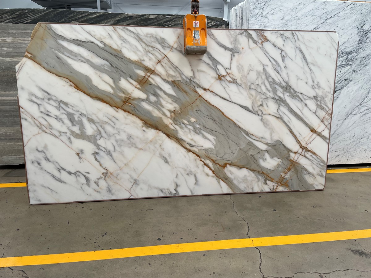 Calacutta Honed (Marble)